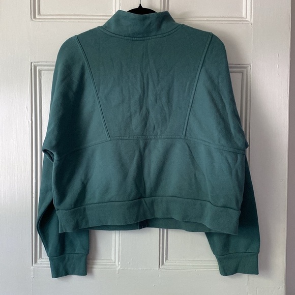 Universal Threads women’s large turquoise cropped zip-up sweatshirt - Picture 2 of 4